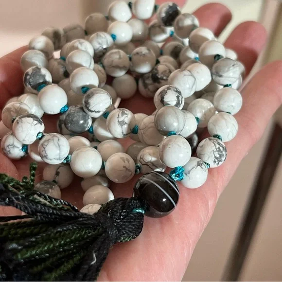 Vintage Y2K Boho Southwestern white howlite banded agate Long Mala Bead Necklace - Picture 1 of 16